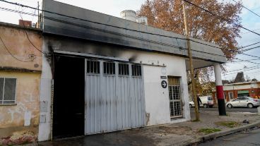 Así quedó el portón de la cochera.