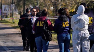 Fueron 30 tiros los ejecutados desde una moto a la camioneta
