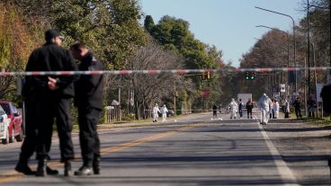 Fueron 30 tiros los ejecutados desde una moto a la camioneta