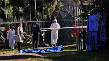 Fueron 30 tiros los ejecutados desde una moto a la camioneta
