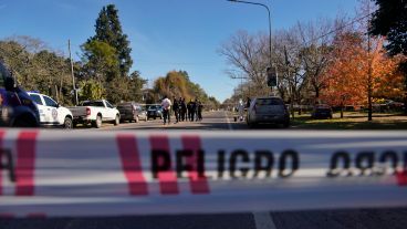 El gabinete criminalístico incautó 30 vainas servidas calibre 9 milímetros en la escena del asesinato.