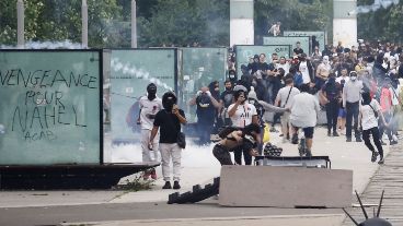 La muerte de Nahel se produjo el martes cuando dos agentes motorizados lo persiguieron tras haber cometido varias infracciones al código de la circulación al volante de un vehículo de alquiler que conducía sin tener la licencia.