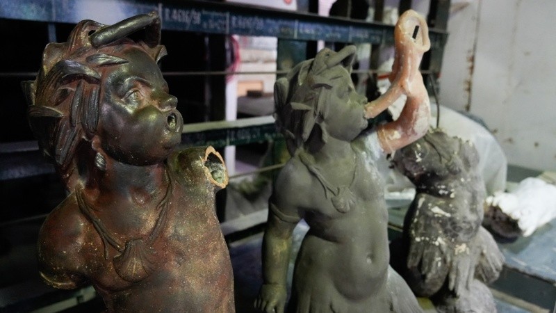 Muchas de las esculturas originales que llegan al taller no regresan al espacio público.