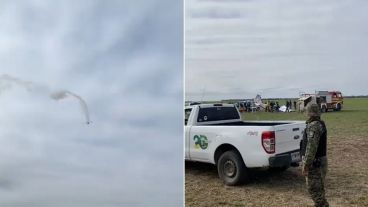 Una persona grabó la secuencia en la que se observa cómo el avión comienza a caer y termina estrellándose contra el césped.