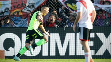 El camionero se impuso al millonario y encendió el torneo.