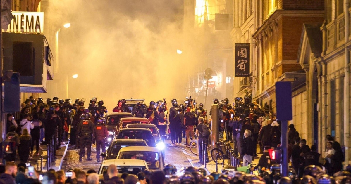 Sie begraben einen Teenager, der durch einen „einfachen Impuls“ in einem durch Proteste veränderten Frankreich getötet wurde