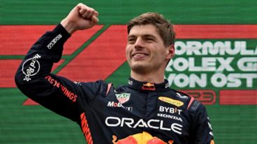 Max Verstappen (Red Bull) celebra su victoria en el podio del del circuito Red Bull Ring, en Austria.