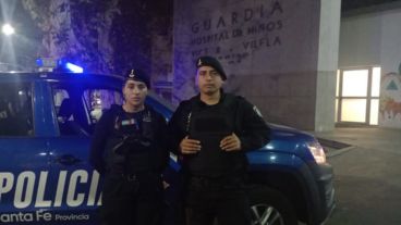 Los oficiales Torres y Ponce.