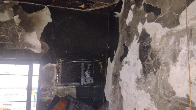 Las fotos de la casa consumida por las llamas que sacó la familia Romero.