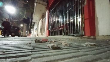 Los ladrones rompieron las rejas y el frente del local de comidas caseras La Nona.