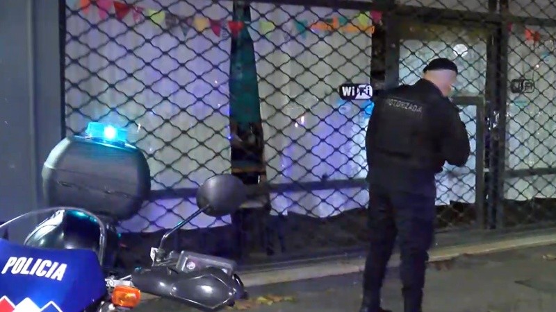 El bar que fue baleado había cerrado sus puertas poco antes del hecho y no hubo heridos.