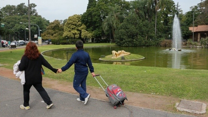 El domingo estará mayormente nublado.