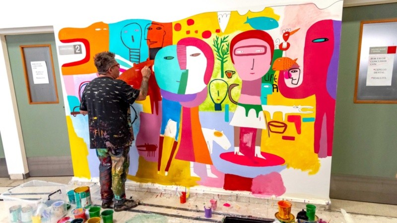El artista en el hospital rosarino este jueves.