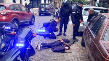 Le secuestraron una réplica de arma de fuego.