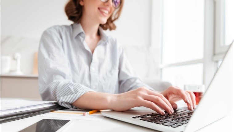 Google ofrece cursos gratis de inteligencia artificial con rápida salida laboral: cómo capacitarse