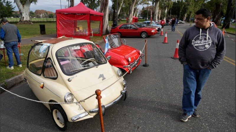 La exhibición de autos antiguos en el Parque de la Independencia.