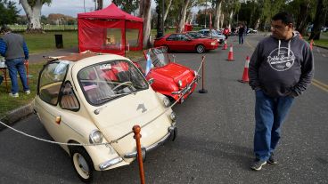 La exhibición de autos antiguos en el Parque de la Independencia.