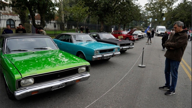 La exhibición de autos antiguos en el Parque de la Independencia.