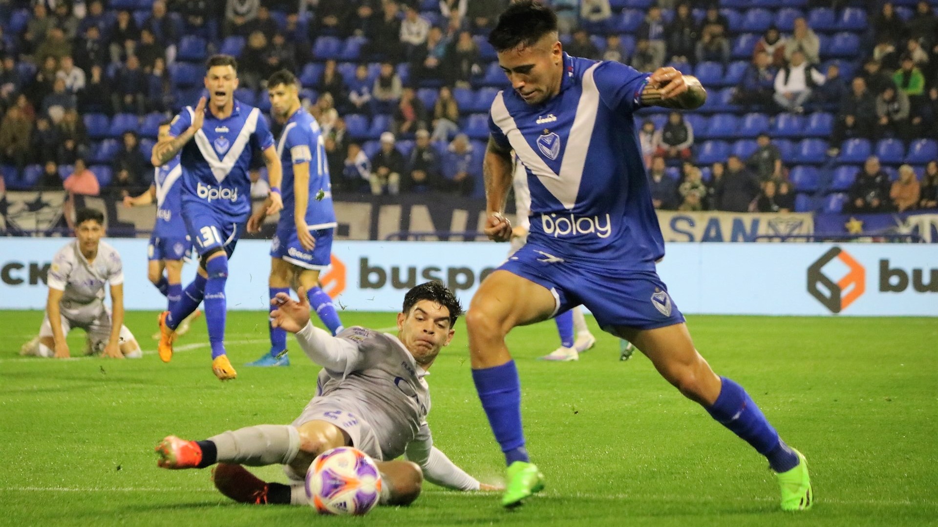 Con este resultado, Vélez alcanzó los 25 puntos.