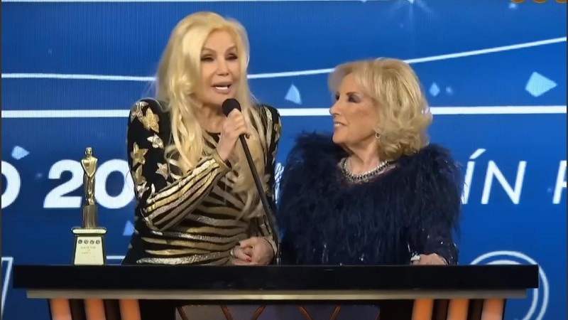 Susana Giménez y Mirtha Legrand en los Martín Fierro 2023.