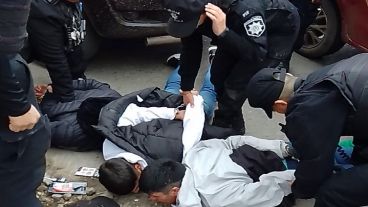 Los tres detenidos por el asalto y robo del vehículo con el que luego embistieron a otros