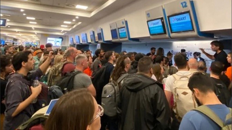 La situación era caótica en el Aeroparque Jorge Newbery.