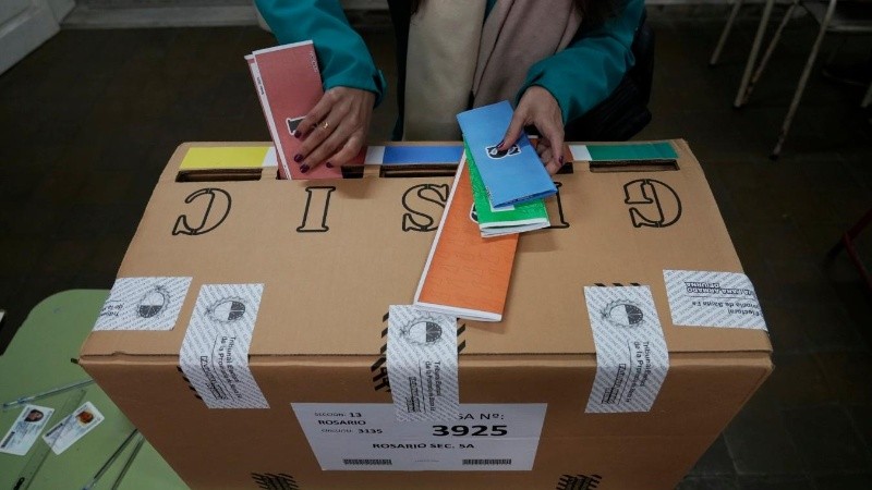 Una urna con varias bocas.