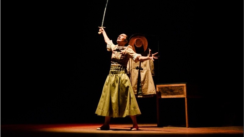 Unipersonal donde se despliegan las facetas de la heroína, con un trabajo realizado en artes marciales.