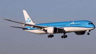 "El avión cumplió con lo básico, aunque ocurrió todo en un marco precario y de poco espacio", contó.