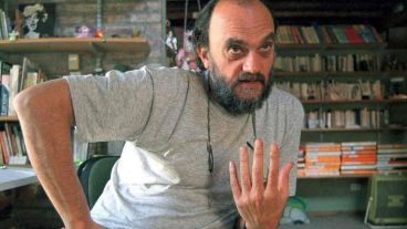 "Debido a que la velocidad de la luz es mucho mayor a la del sonido, ciertas personas nos parecen brillantes, un rato antes de escuchar las pelotudeces que dicen".