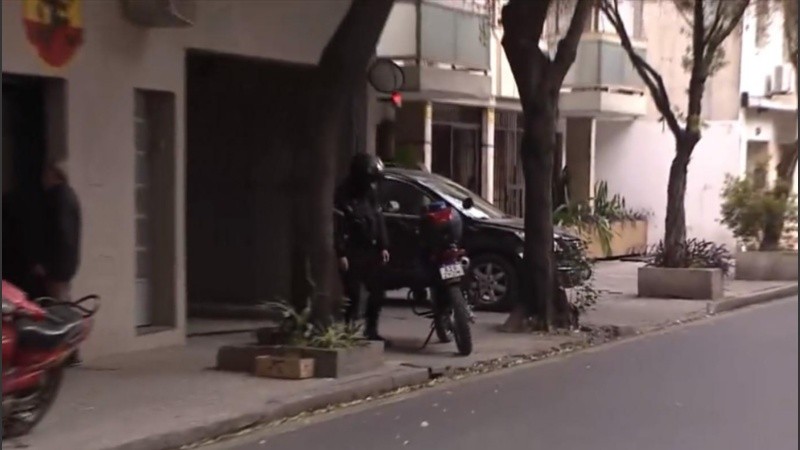 El ingreso a la cochera donde fue capturado por civiles un ladrón, este miércoles al mediodía en pleno centro.