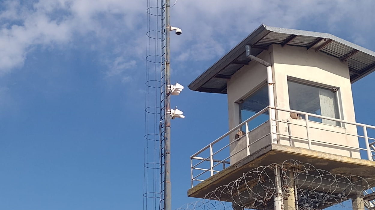 Instalan inhibidor de señales de celular en el penal santafesino de Piñero  - Diario Panorama Movil