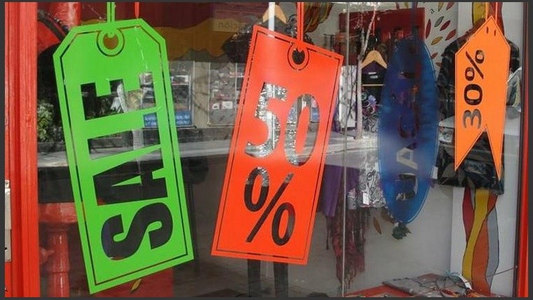 Cazadores de ofertas: los consumidores resignan marcas y buscan promociones