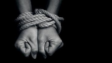 La trata de personas es un delito que en Argentina puede denunciarse a través de la línea 145.