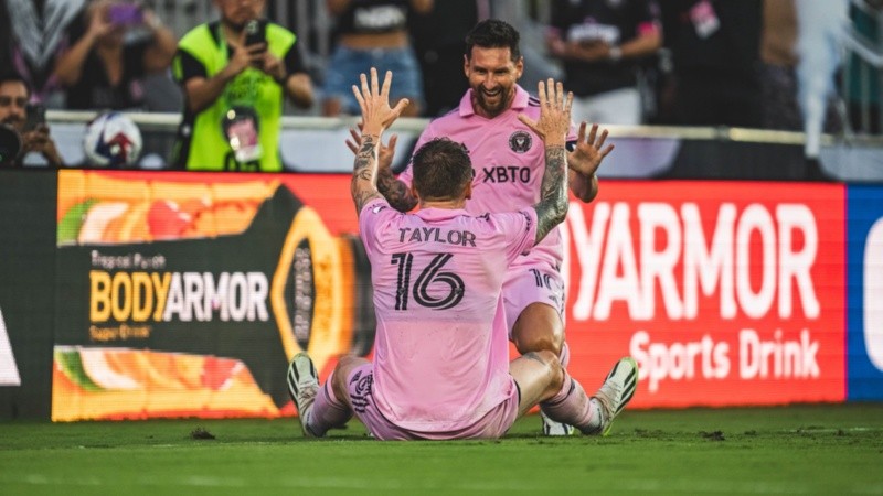 El equipo de Martino se impuso por 4-0, con dos tantos de Messi.