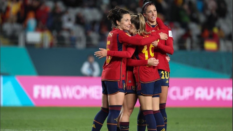 España goleó a Zambia y ahora definirá con Japón el primer lugar del grupo C.