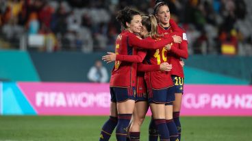 España goleó a Zambia y ahora definirá con Japón el primer lugar del grupo C.