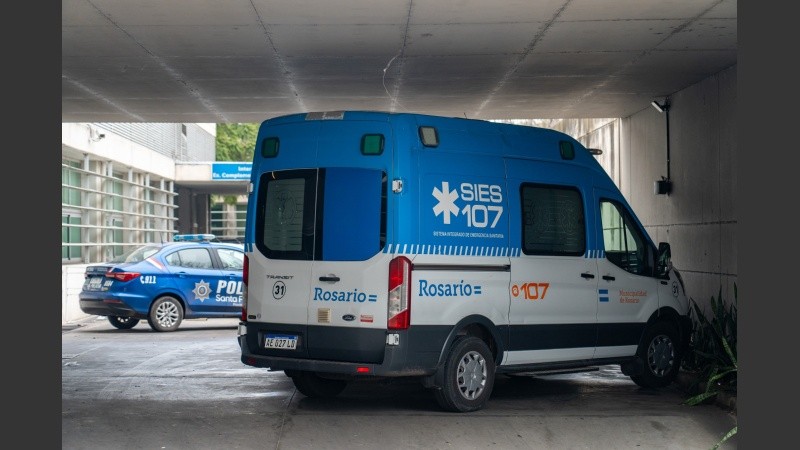 La mujer fue trasladada al Heca por una ambulancia del Sies.