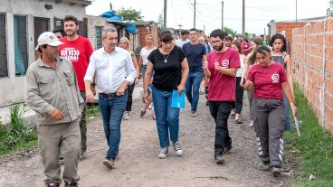 La recorrida de noviembre en Nuevo Alberdi que reunió a Javkin y Monteverde.