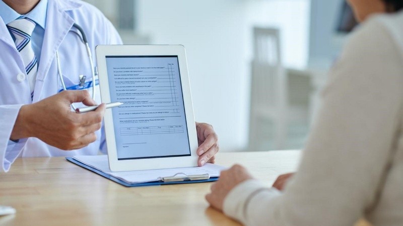 El objetivo de instaurar, en forma progresiva, el Sistema Único de Registro de Historias Clínicas Electrónicas