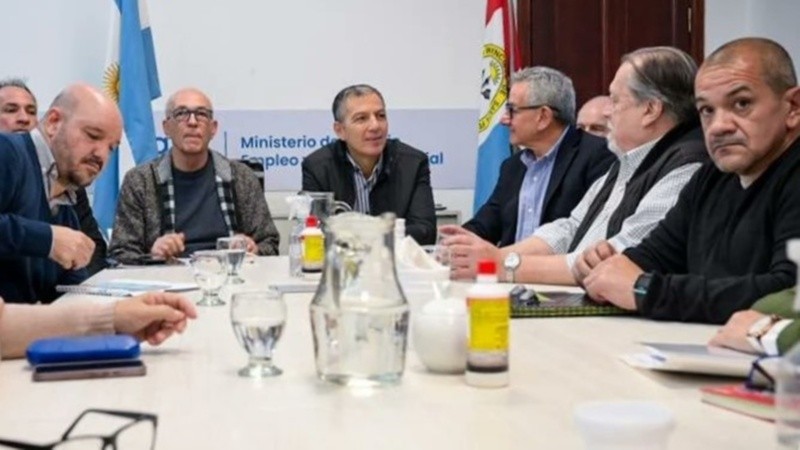 La reunión se desarrolló este lunes por la tarde.
