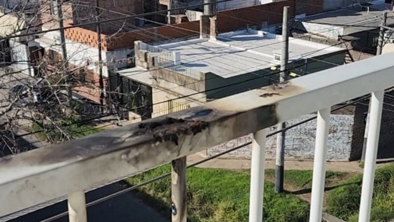 Familiares investigan si un cable de la EPE provocó la descarga.