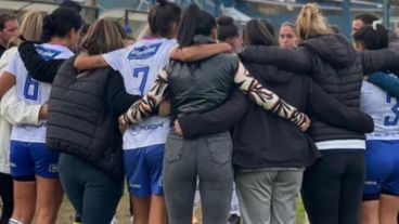 El plantel completo renunció por la precarización del club para con el fútbol femenino.