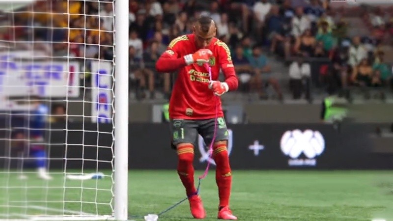 El Patón y su acto de magia antes de atajar un penal.