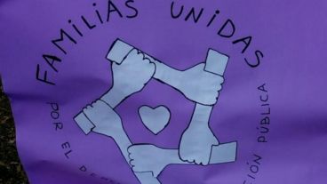 Vecinos de Funes piden una nueva escuela secundaria pública.