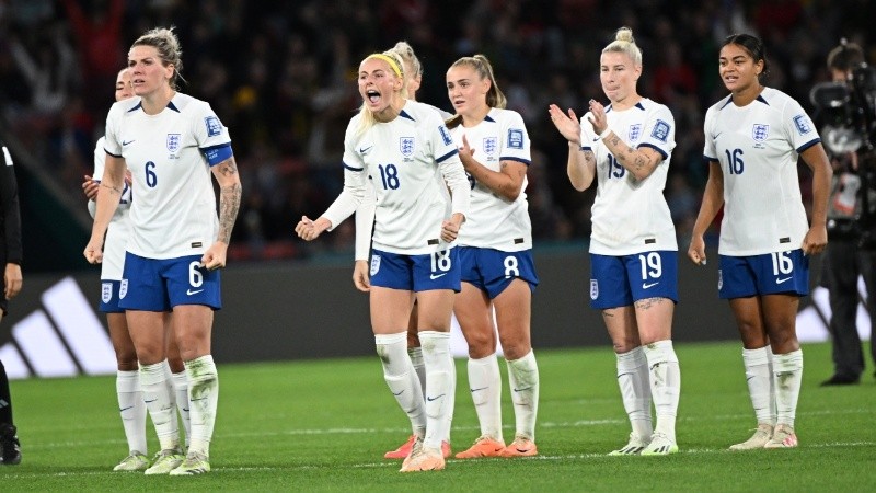 Inglaterra, que no podrá contar con Lauren James, y con destino incierto de Walsh, quedará a la espera del encuentro de este martes a las 5 de la mañana (hora argentina) entre Colombia y Jamaica