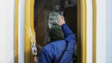 El santo se distinguió por su asiduidad en la oración y por la práctica de la caridad para con el prójimo.