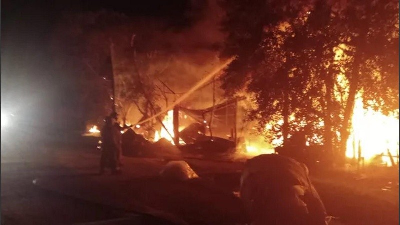 Según dijo una vecina, la EPE no va a reponer más los cables robados.