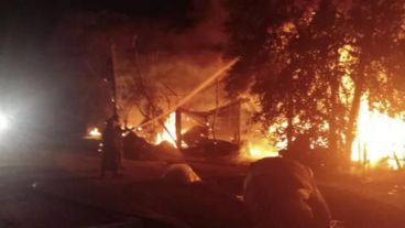 Según dijo una vecina, la EPE no va a reponer más los cables robados.