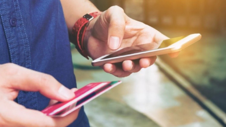 Bancos postergaron vencimientos de tarjetas ante la imposibilidad de comprar dólares